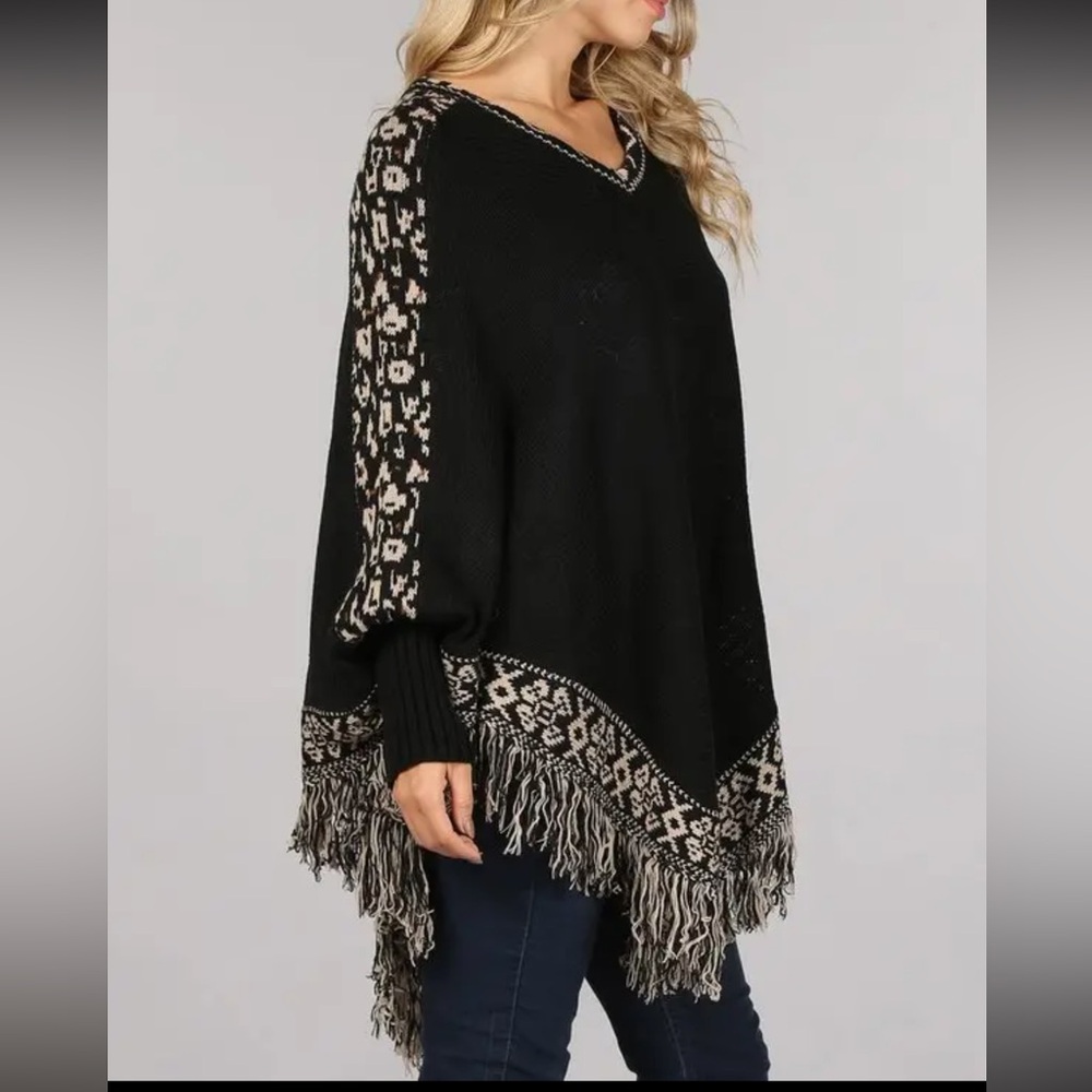ShopEvelynne Black and Cream Patterned Poncho